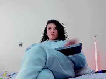 Chaturbate Live Sex of louise_22cm
