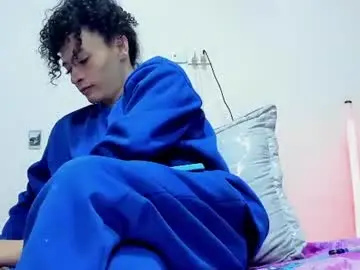 Chaturbate Free Live Porn of louise_22cm