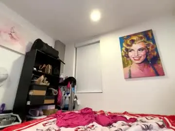 Chaturbate Live Sex Cam of yungfemslut