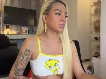 Chaturbate Live Sex Cam of xmonstrouscockivy