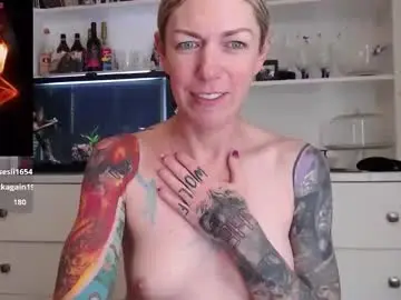 Chaturbate Adult Video Chat of racytracy80