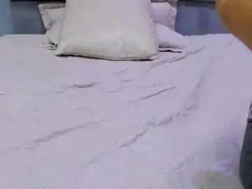 Chaturbate Live Sex Cam of thania_thomson