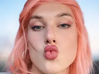 Streamate Best live sex cam show of BeeInTheZone