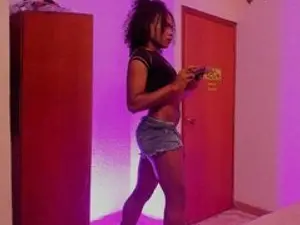 Streamate Adult Webcam of LaGoldenBitch