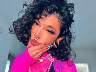 Streamate Live Sex Cam of Maditronnn