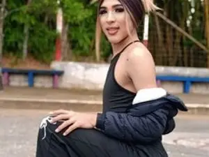 CrisEvanz from streamate
