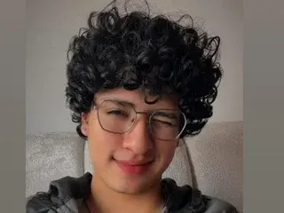 Streamate Free Porn Cam of Playful_Adriana