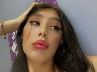 Streamate Free Live Porn of NICOLSKINNY19