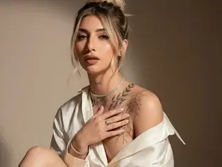 EmilySaenss from streamate