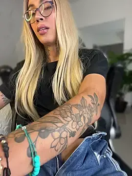 Stripchat Live Sex Cam of miss_tatiana_