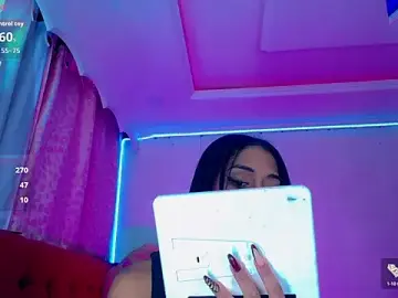 NahomiCamper from stripchat