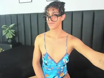 Stripchat Sex Cam of APRILL_FOXX