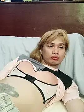 Stripchat Watch Live Sex Cams of QueenSoreal