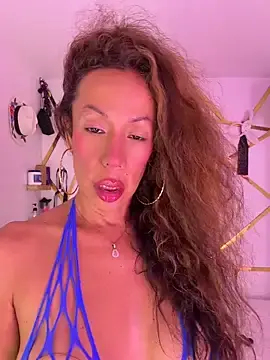 YOURSDEBORA from stripchat