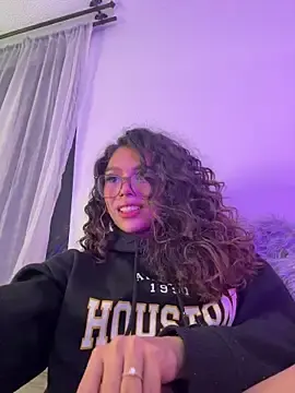 Stripchat Free Porn Cam of Samantha_Bernardo