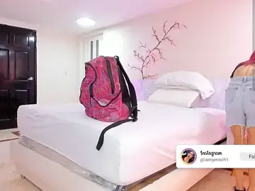 Stripchat Free Porn Cam of charolbruce_1