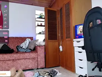 Stripchat Live Sex Cam of caroline_cossei