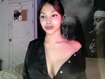 Stripchat Adult Webcams of itsmekarinaaa