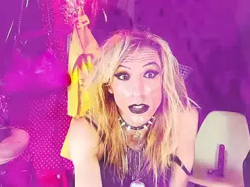 Stripchat Sex Cam of TgirlBrat