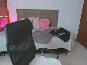 Stripchat Sex Cam of Miley_Baker