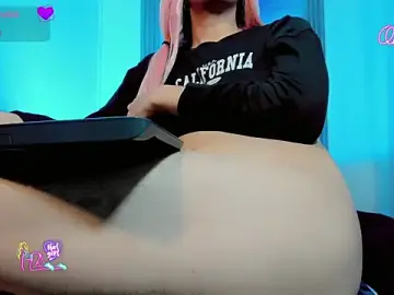 Stripchat Live Sex Cam of Maddye_Fox