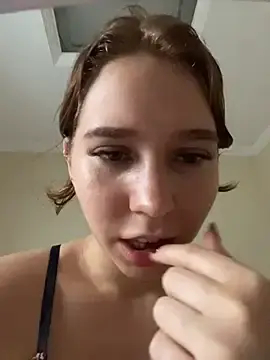 Stripchat Adult Webcam of Aneruivinhaa