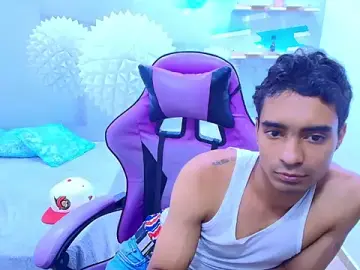 Stripchat Live Sex Cam of Aaron-00