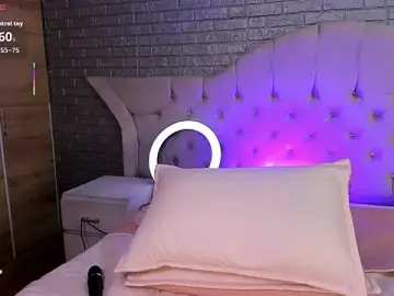 Stripchat Live Sex Cam of CoralRigan