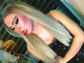 Stripchat Sex Cam of HOLLYWOOD_QUEEN_88