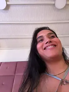 Stripchat Free Porn Cam of Belle_Noir
