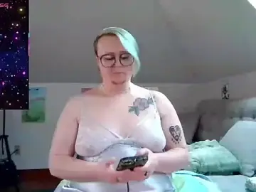 Stripchat Live Sex Cam of queerlyjaz