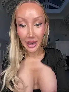 Stripchat Sex Cam of Allana29