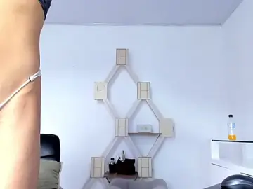 Stripchat Sex Cam of xmissinchesxx
