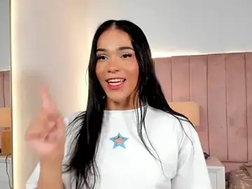 Stripchat Live Porn of isa_littlestar