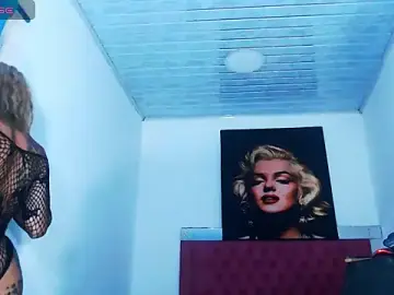 Stripchat Free Live Porn of licy_blonde_hot