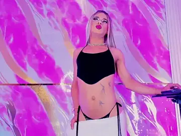 Stripchat Live Sex Cam of Melanny_Brats