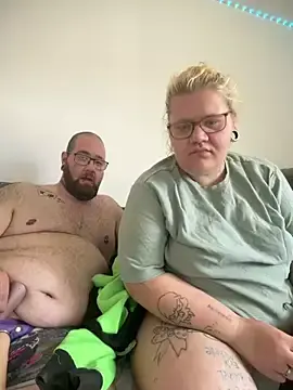 Stripchat Sex Cam of mrandmrsdarkside