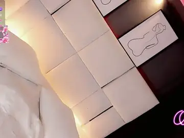 Stripchat Live Sex Cam of Nauthy_girl