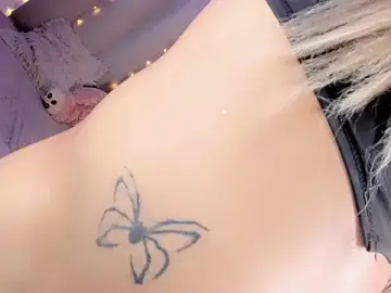 Stripchat Sex Cam of Nina_Keyli