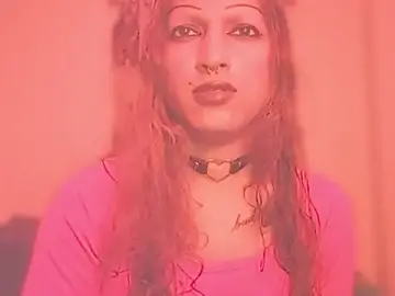 Stripchat Live Sex Cam of MmmMonikaBabie