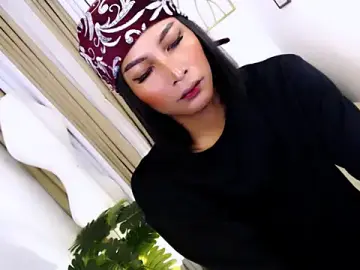 Stripchat Live Sex Cam of YourPrettyBella_TS