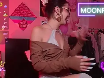Stripchat Live Sex of moonfiredancer