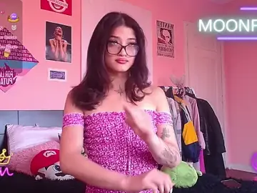 Stripchat Adult Webcam of moonfiredancer