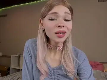 Stripchat Adult Webcam of Blondy_Fina