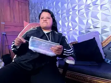 Stripchat Live Sex Cam of Carolina-Lenon