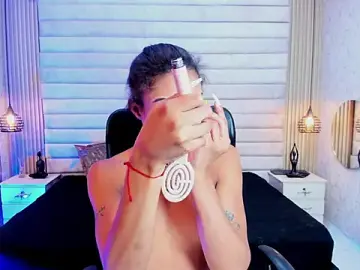 Stripchat Live Sex of keytinthomson_