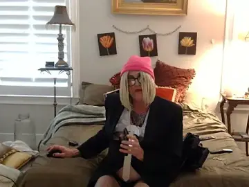 Stripchat Live Sex Cam of HelloKittyLapDog