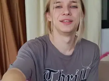 Stripchat Watch Live Sex Cams of Icebenzz