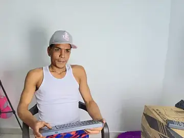 Stripchat Live Sex Cam of DollsKiara