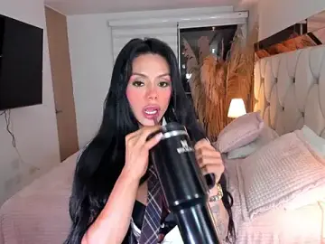 Stripchat Sex Cam of HOT_LADY_777